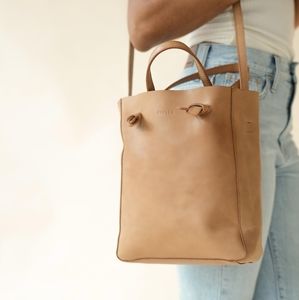 Nisolo Simone Convertible Shopper in Almond